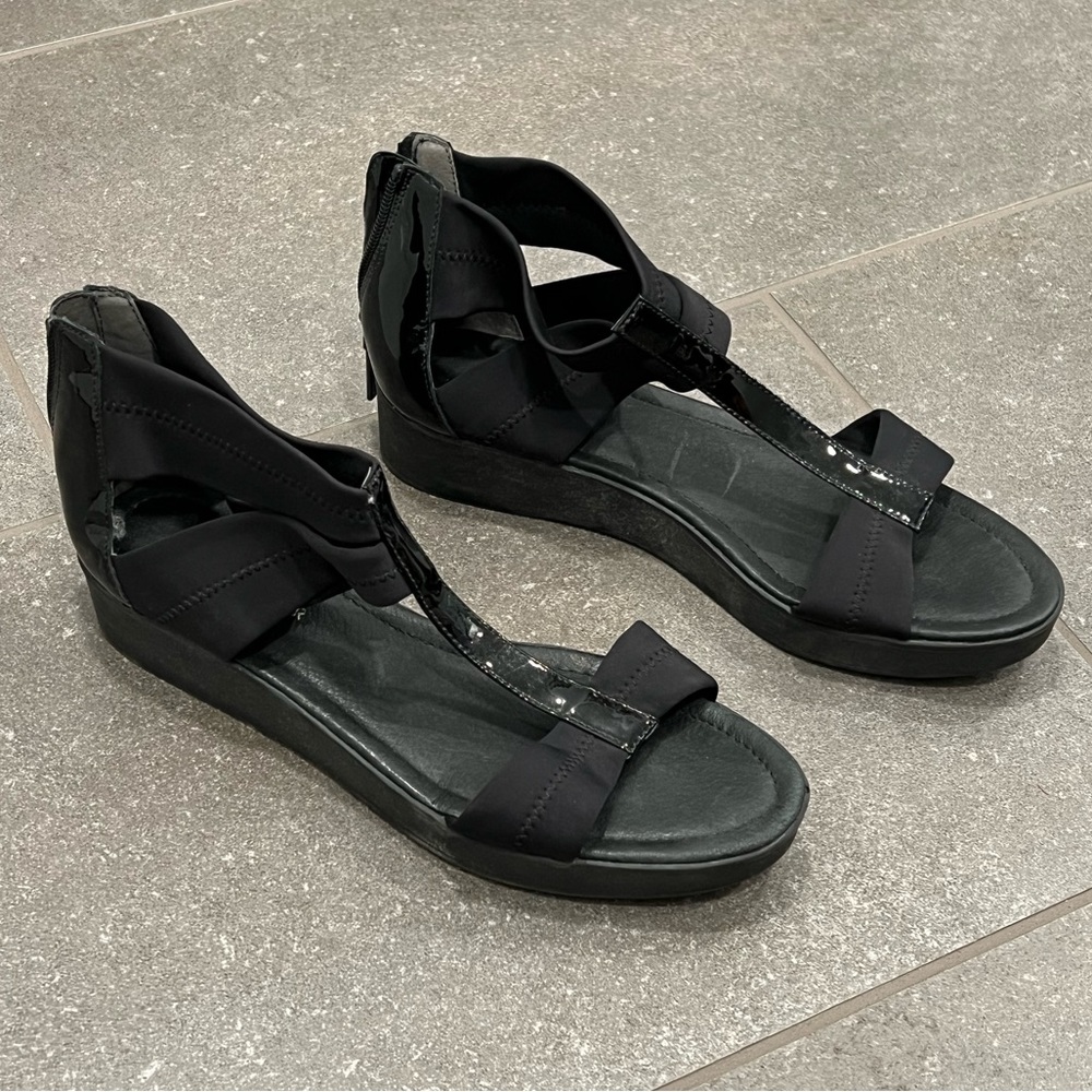Donald Pliner Sandal